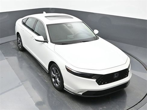 Used 2023 Honda Accord EX image 19