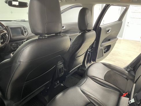 Used 2019 Jeep Compass Latitude w/ Popular Equipment Group image 14