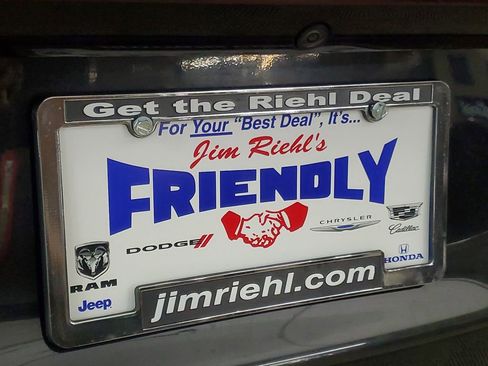 Used 2023 Chrysler Pacifica Touring-L image 10