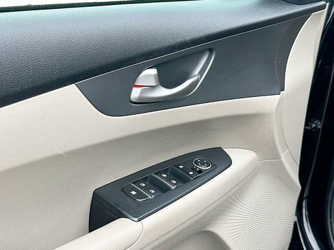 Used 2020 Kia Forte LXS FWD image 17