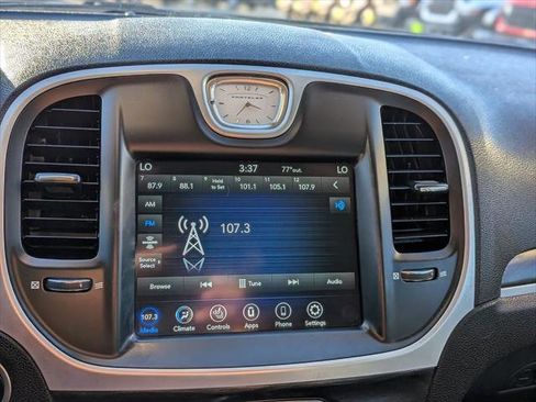 Certified 2022 Chrysler 300 Touring L image 15