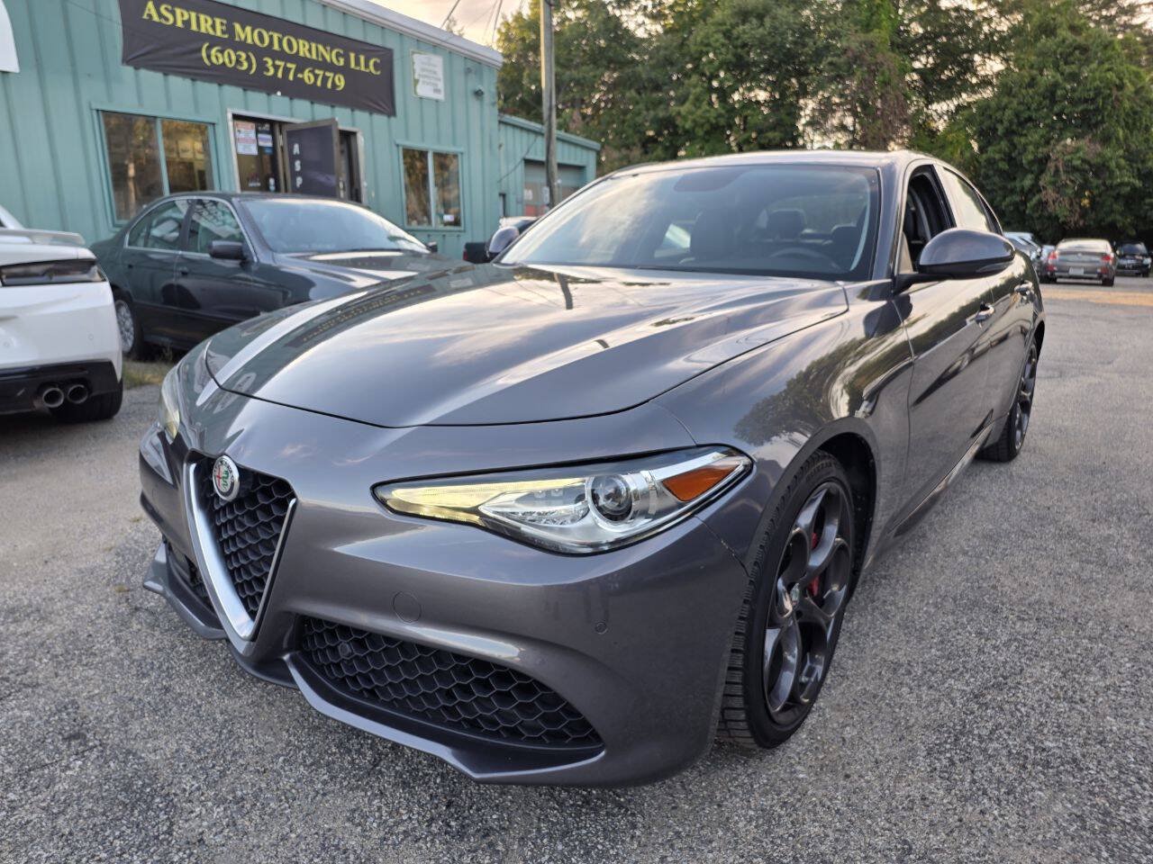 Used 2017 Alfa Romeo Giulia Ti w/ TI 19" Sport Package AWD/4WD image 4