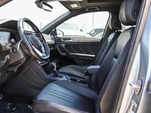 Certified 2023 Volkswagen Tiguan SE R-Line FWD image 17