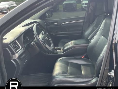 Used 2017 Toyota Highlander Limited Platinum AWD/4WD image 9