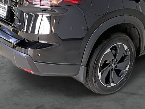 Used 2025 Nissan Rogue SV image 12