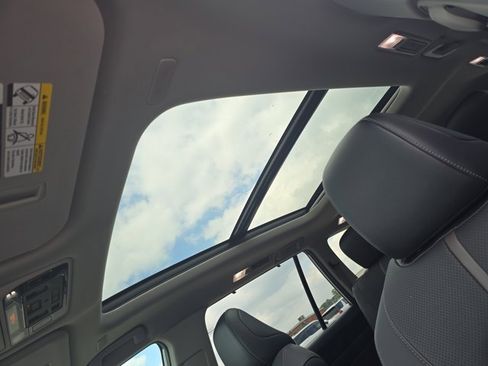 Used 2024 Toyota Grand Highlander Platinum image 31