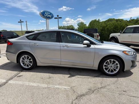 Used 2020 Ford Fusion SE FWD image 8