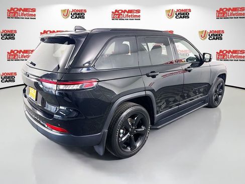 Used 2023 Jeep Grand Cherokee Altitude AWD/4WD image 15