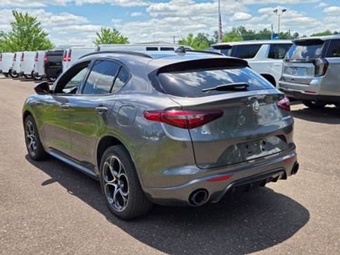 Used 2022 Alfa Romeo Stelvio Veloce AWD/4WD image 6