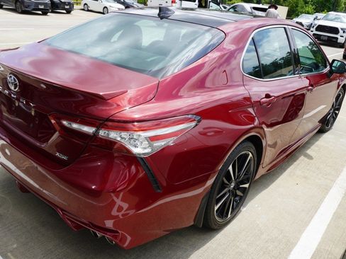 Used 2018 Toyota Camry XSE FWD image 5