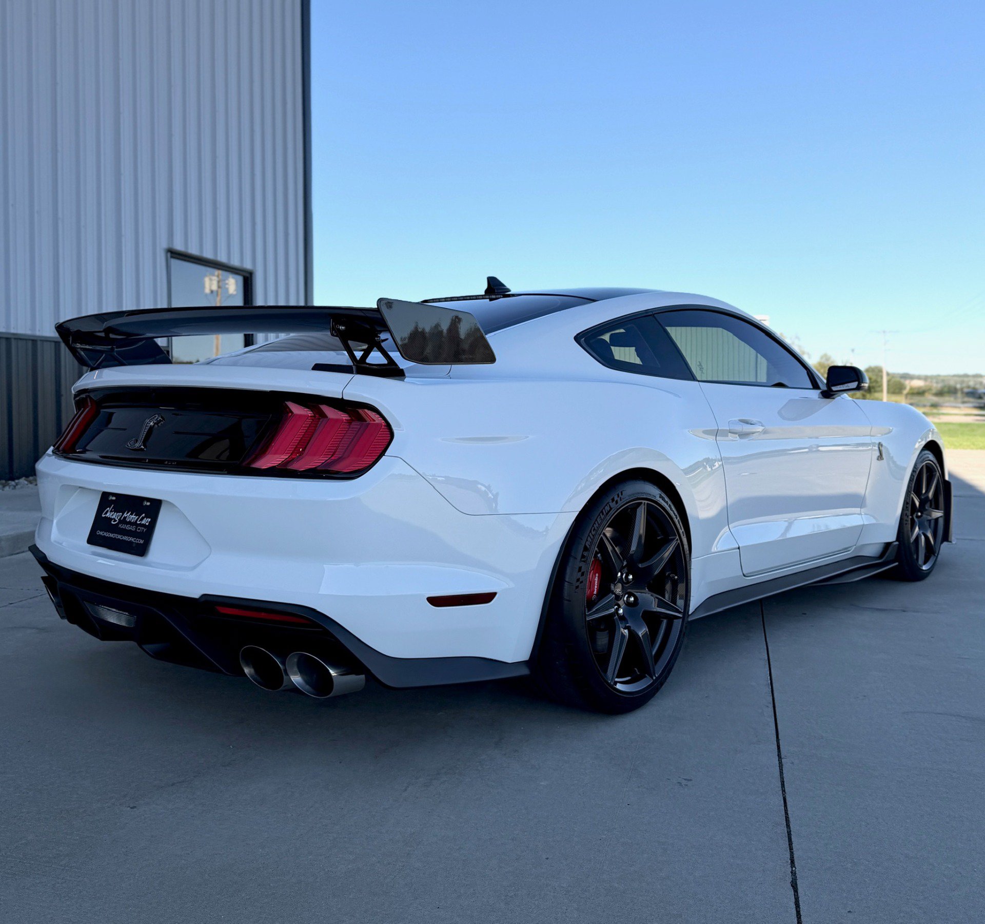 Used 2022 Ford Mustang Shelby GT500 w/ Carbon Fiber Track Pack RWD image 11
