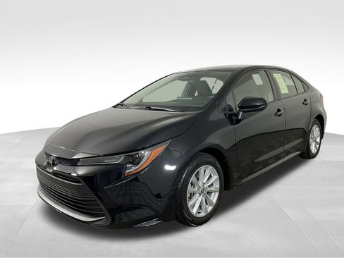 Used 2023 Toyota Corolla LE w/ LE Convenience Package image 4