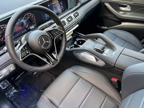 New 2026 Mercedes-Benz GLS 450 4MATIC image 9