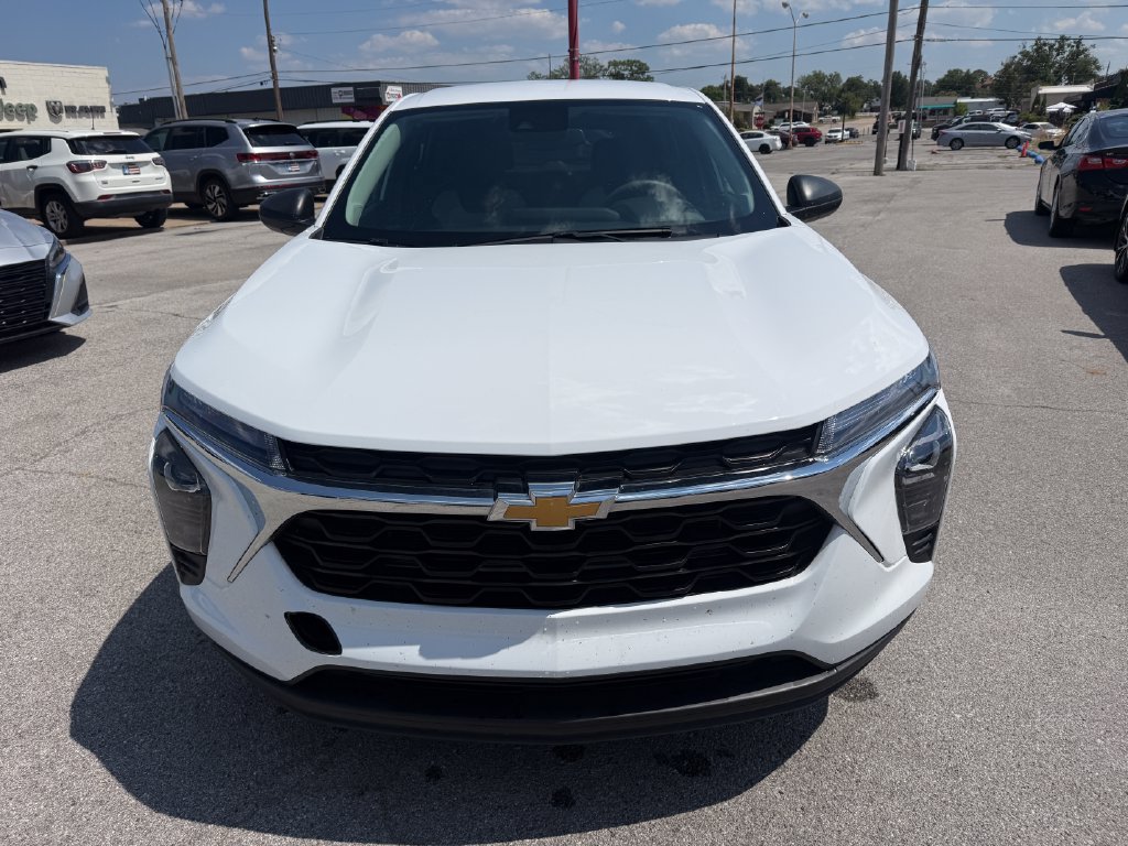 Used 2025 Chevrolet Trax LS FWD image 14