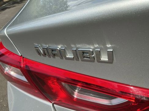 Used 2017 Chevrolet Malibu LT FWD image 26