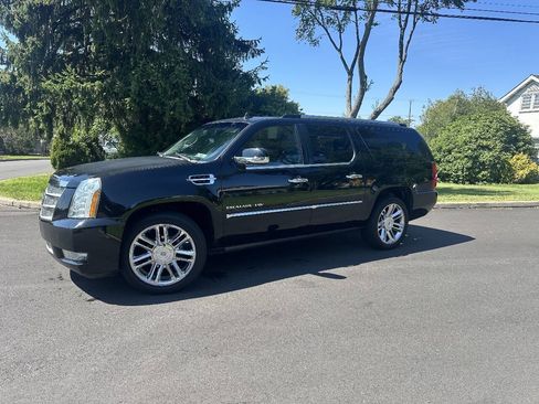 Used 2013 Cadillac Escalade ESV Platinum AWD/4WD image 4