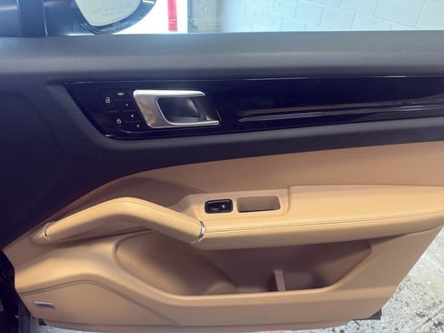 Used 2019 Porsche Cayenne AWD/4WD image 22