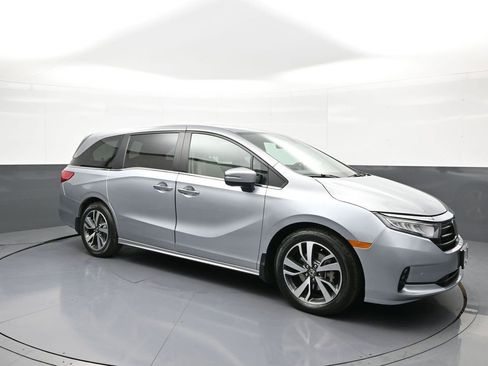 Certified 2023 Honda Odyssey Touring image 4