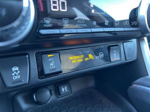 Used 2019 Toyota RAV4 XLE Premium image 36