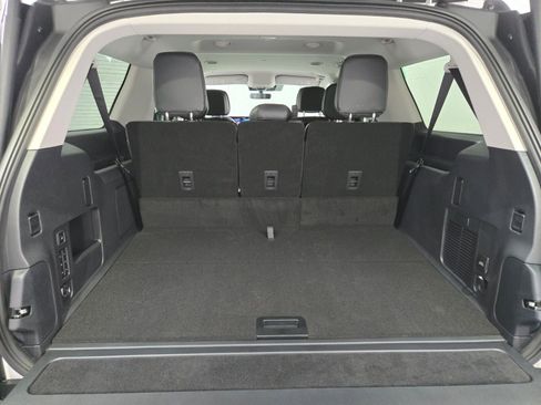 New 2026 Lincoln Navigator L Premier AWD/4WD image 17