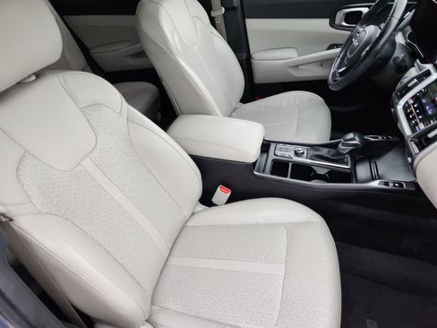 Used 2022 Kia Sorento S FWD image 12