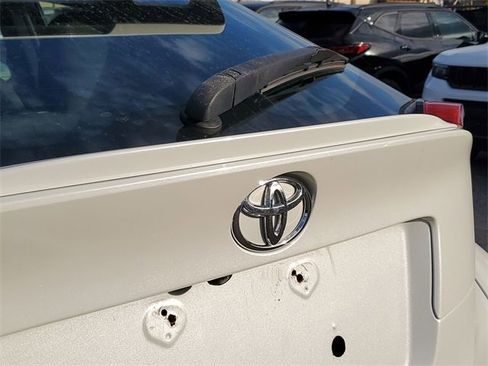 Used 2018 Toyota C-HR XLE image 31