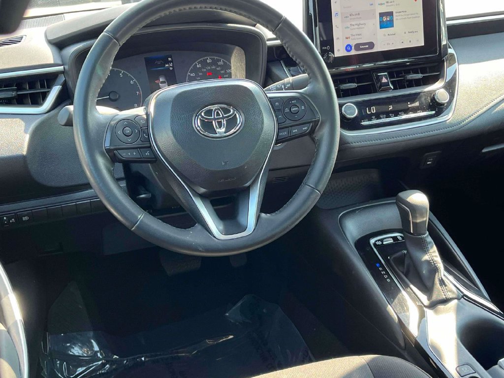 Used 2025 Toyota Corolla SE FWD image 2