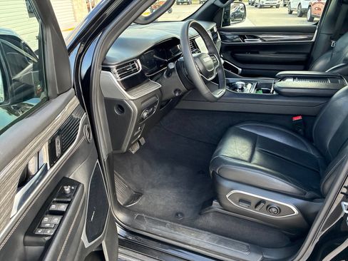 Used 2022 Jeep Wagoneer Series II w/ Premium Group I AWD/4WD image 23