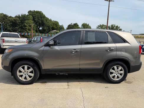 Used 2011 Kia Sorento 2WD image 4