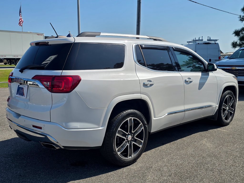 Certified 2017 GMC Acadia Denali w/ Technology Package FWD image 5