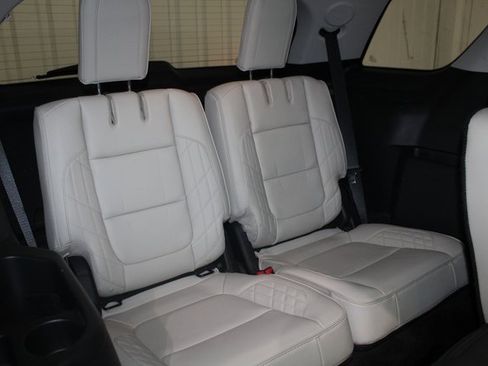 Used 2017 Ford Explorer Platinum image 28