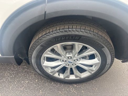 Used 2023 Ford Explorer XLT w/ Equipment Group 202A image 11