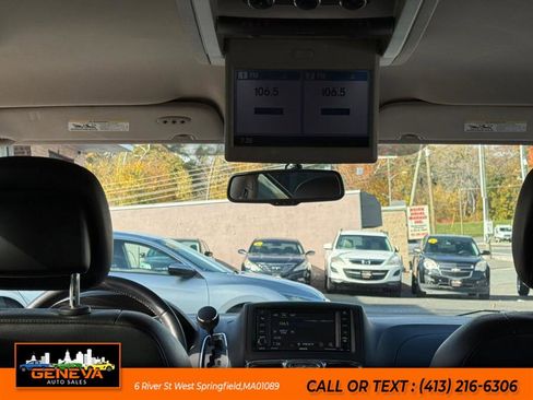 Used 2013 Chrysler Town & Country Touring image 17
