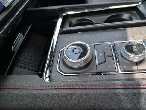Used 2023 Ford Expedition Limited AWD/4WD image 26