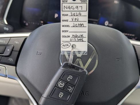 Used 2024 Volkswagen Jetta SE FWD image 17