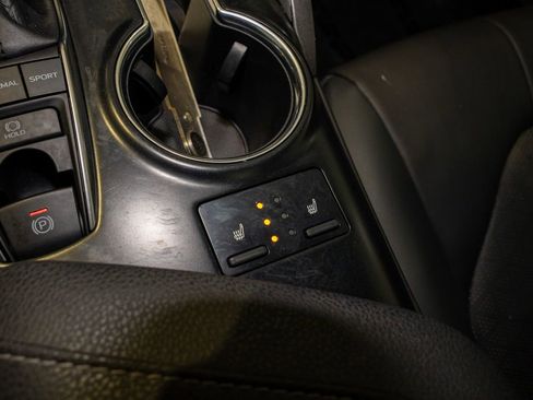 Used 2019 Toyota Camry XSE image 16