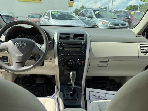 Used 2010 Toyota Corolla LE image 11
