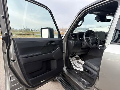 Used 2024 Lexus GX 550 image 17
