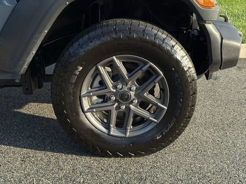 Used 2025 Jeep Wrangler Unlimited Sport AWD/4WD image 13