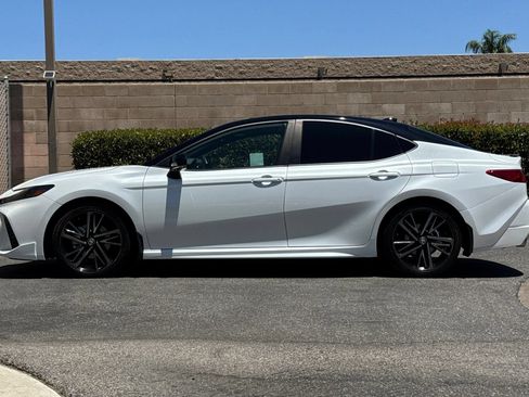 Used 2025 Toyota Camry XSE FWD image 7
