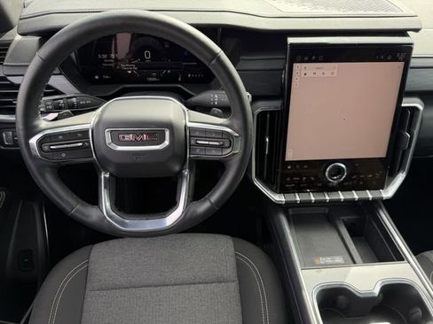 Used 2025 GMC Acadia Elevation image 12