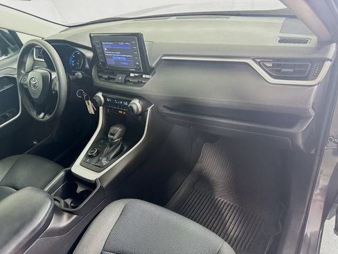 Used 2021 Toyota RAV4 LE AWD/4WD image 28