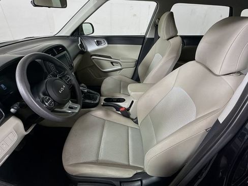 Used 2023 Kia Soul LX FWD image 19
