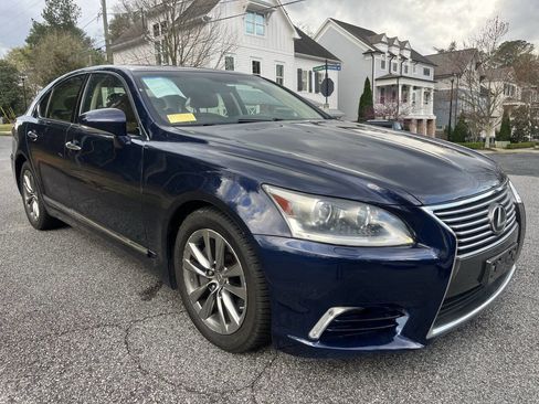 Used 2013 Lexus LS 460 AWD w/ Comfort Pkg image 3