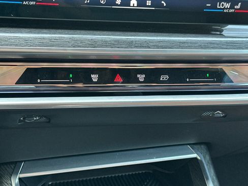 Used 2025 BMW 740i w/ Premium Package RWD image 26