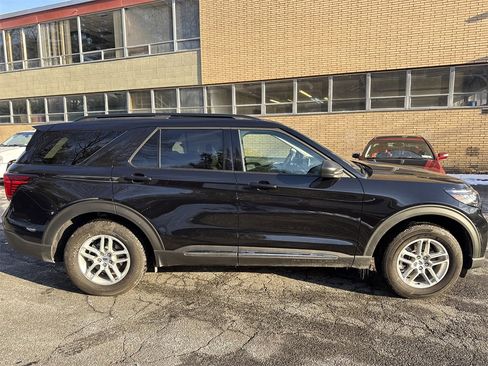 Used 2025 Ford Explorer Active image 3