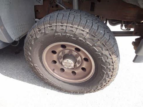 Used 2004 Ford Excursion XLT AWD/4WD image 15