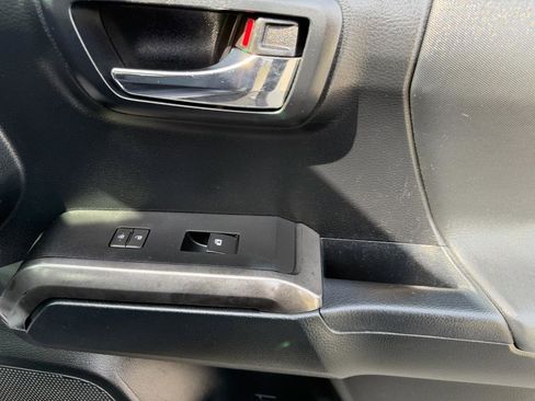 Used 2016 Toyota Tacoma TRD Sport w/ Towing Package image 26