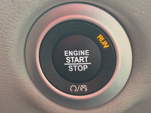 Used 2023 Chrysler Pacifica Touring-L FWD image 51