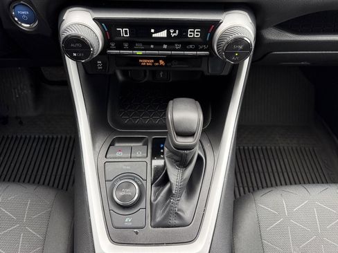 Certified 2022 Toyota RAV4 XLE image 22